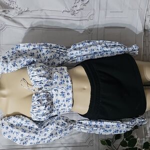 House Of CB NWOT Millicent  Blue/White Floral Dramatic Puff Sleeved Cropped Top